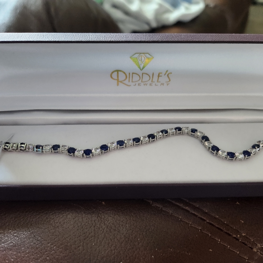 Tennis bracelet
